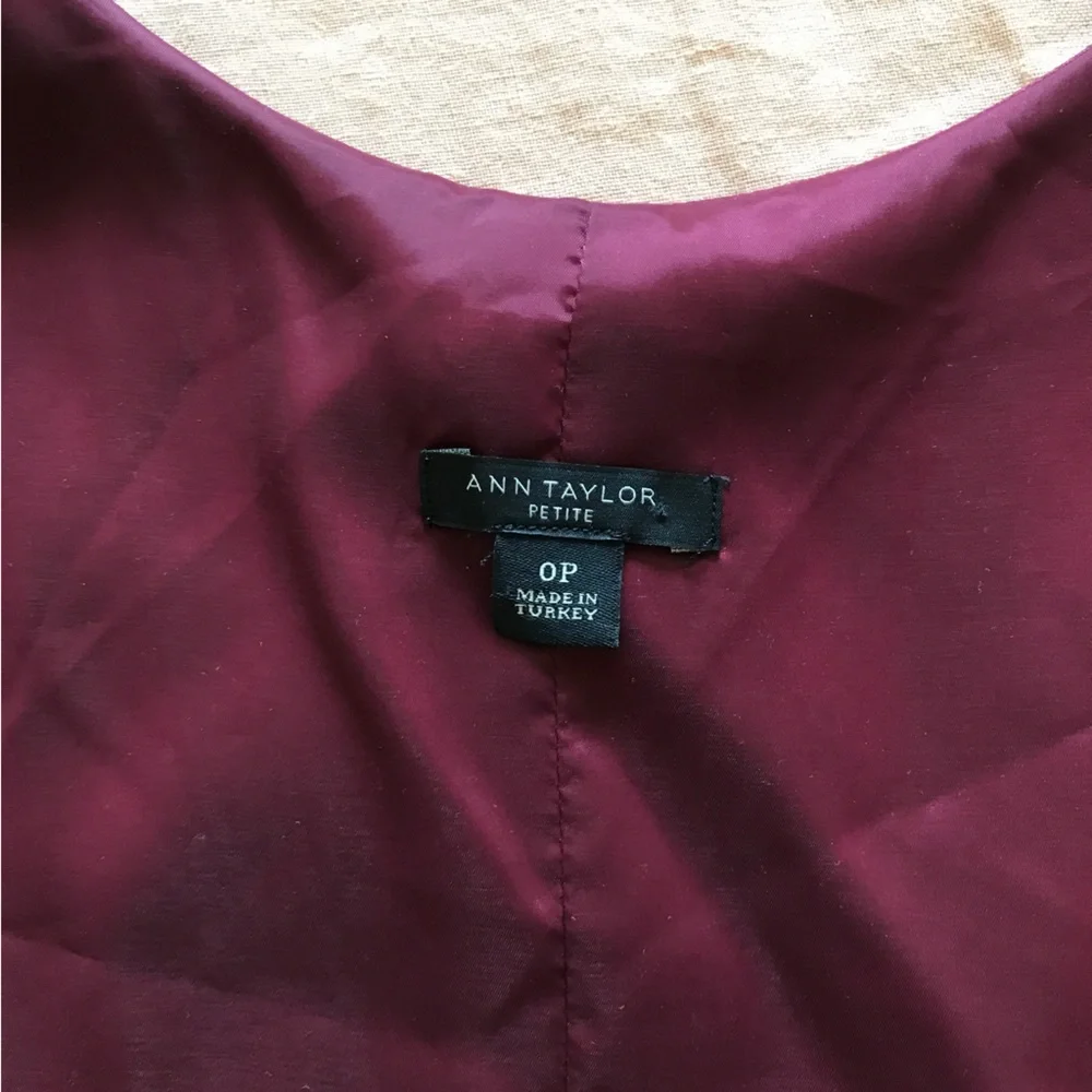 Ann Taylor Wine Red Floral Wrap Dress Size 0P - Picture 6 of 9